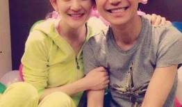 谢娜爆料何炅戴假发视频,揭秘明星造型背后的秘密